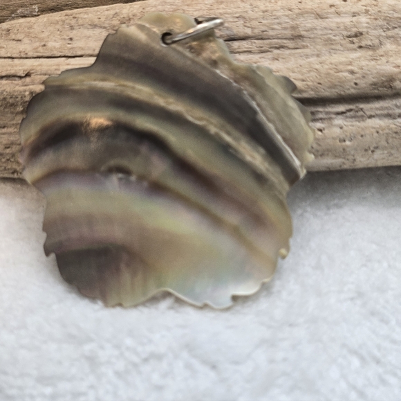 Vintage MOP Pendant - Picture 2 of 5